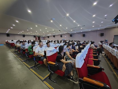 聚焦教學(xué)改進(jìn)，提升教育質(zhì)量 ——高2023級(jí)半期成績(jī)分析會(huì)圓滿召開