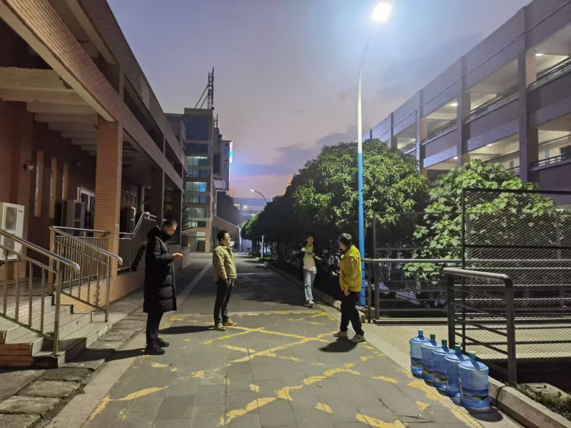  嚴(yán)抓遲到現(xiàn)象，強(qiáng)化時間觀念——高2023級早讀遲到專項(xiàng)檢查行動